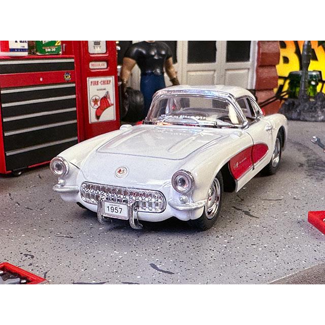 1957年シボレー コルベット ダイキャストミニカー 1/34スケール