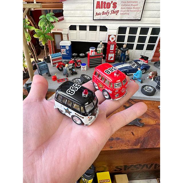 ファニーワーゲンバス　ダイキャストミニカー　（ポリスカーと消防車の2台セット）　■　アメリカン雑貨　アメリカ雑貨 |  | 08