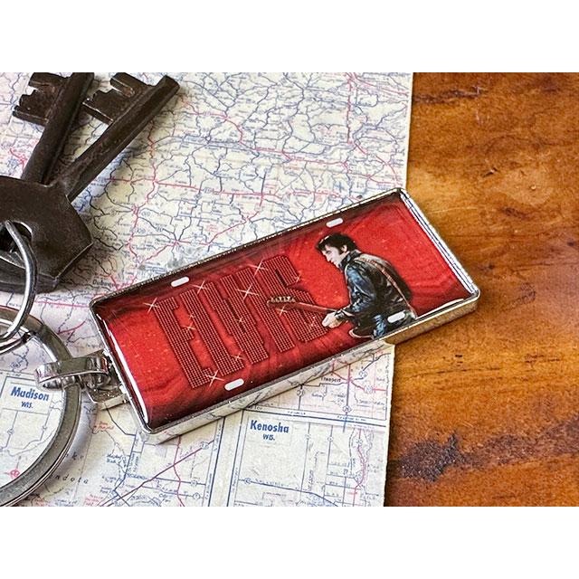 エルヴィス・プレスリー　68カムバック・スペシャル・メタルキーホルダー ■ アメリカン雑貨 アメリカ雑貨 |  | 01