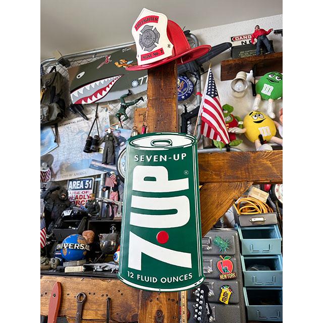 7UP　セブンアップ　エンボスティンサイン　（1967年缶）　■ アメリカン雑貨 アメリカ雑貨 |  | 04