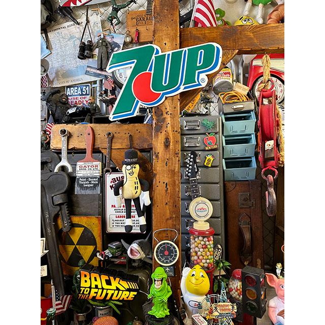 7UP　セブンアップ　エンボスティンサイン　（ダイカットロゴ）　■ アメリカン雑貨 アメリカ雑貨 |  | 01