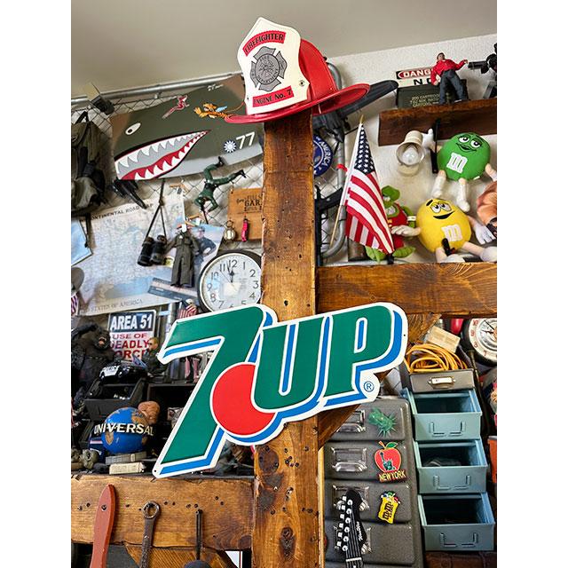 7UP　セブンアップ　エンボスティンサイン　（ダイカットロゴ）　■ アメリカン雑貨 アメリカ雑貨 |  | 04