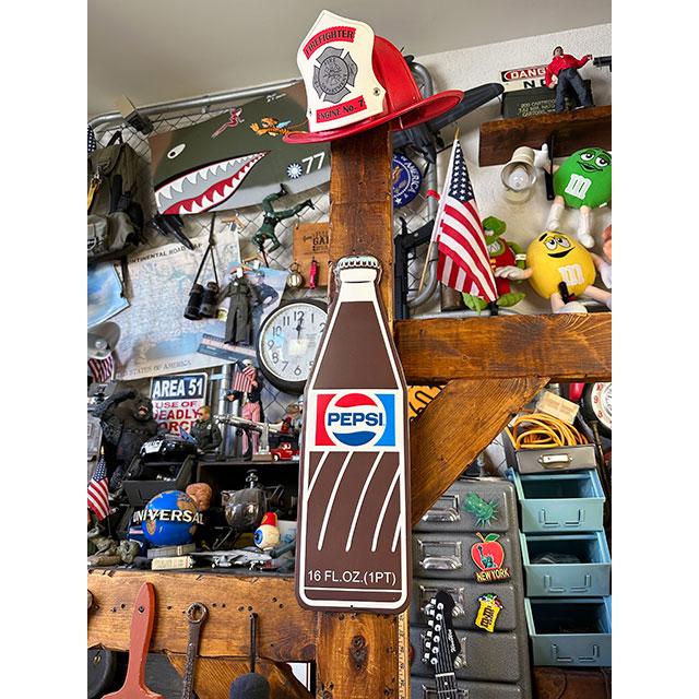 ペプシコーラ　エンボスティンサイン　（1970年代ボトル）　■ アメリカン雑貨 アメリカ雑貨 |  | 04