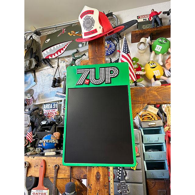 7UP　セブンアップ　チョークボードサイン　（1970年代ドットロゴ）　■ アメリカン雑貨 アメリカ雑貨 |  | 04
