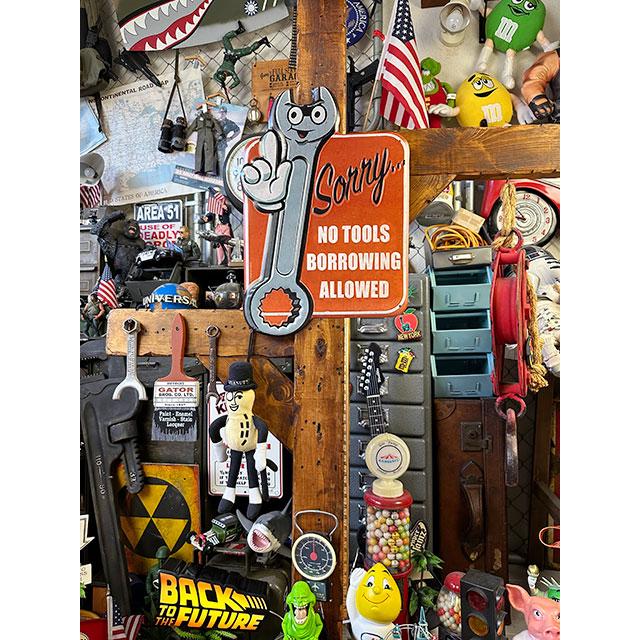 「道具には触らないでね！」スパナマン　エンボスティンサイン ■ アメリカン雑貨 アメリカ雑貨 |  | 02