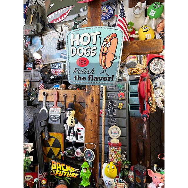 ホットドッグマン　エンボスティンサイン　（15セント）　■ アメリカ雑貨 アメリカン雑貨 |  | 01