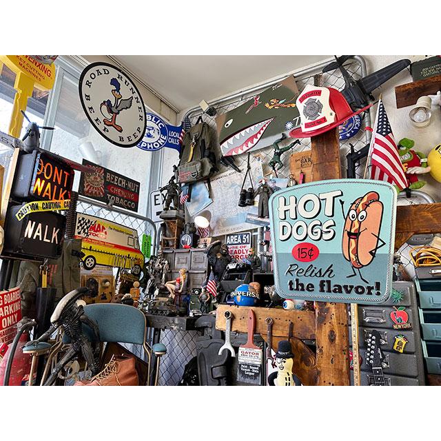 ホットドッグマン　エンボスティンサイン　（15セント）　■ アメリカ雑貨 アメリカン雑貨 |  | 02
