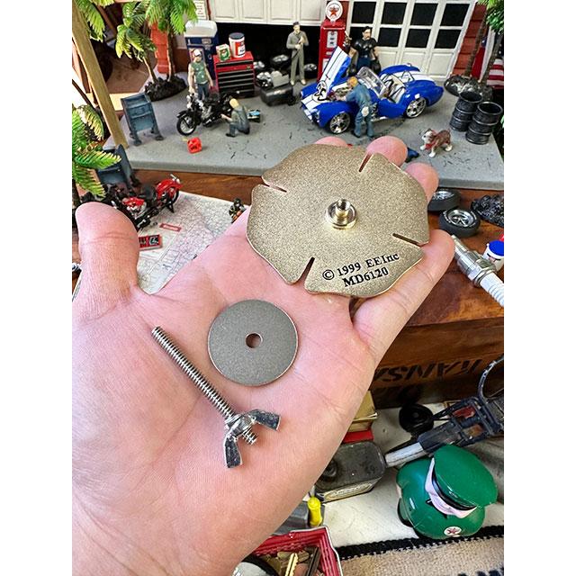 ファイヤーデプト　カーグリルバッジ　（レッド×イエロー）　■　アメリカン雑貨　アメリカ雑貨 |  | 04