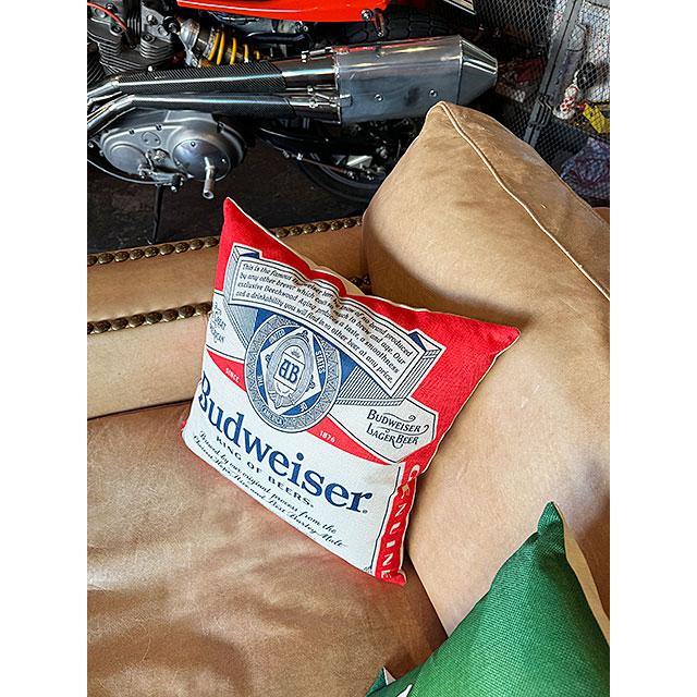 新品・未使用品　ハーバード大学 クッション　アメリカ土産 リカーブランドクッション （バドワイザー） □ アメリカ雑貨