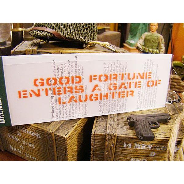 ことわざステンシル転写ステッカー　（笑う門には福来たる）　アメリカ雑貨　アメリカン雑貨　車　シール　ブランド　おもしろ　グッズ | アメリカン レトロ | 01