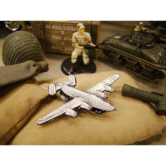 クラシック戦闘機ピンバッジ　（B-24　リベレーター）　アメリカ雑貨　アメリカン雑貨 | 