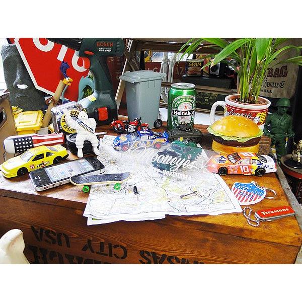 ムーンアイズ ピンストライプステッカー （ムーンシティ