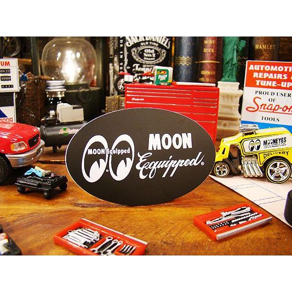 ムーンイクイップド　オーバルステッカー　（つや消しブラック）　アメリカン雑貨　アメリカ雑貨　車　シール　ブランド | 