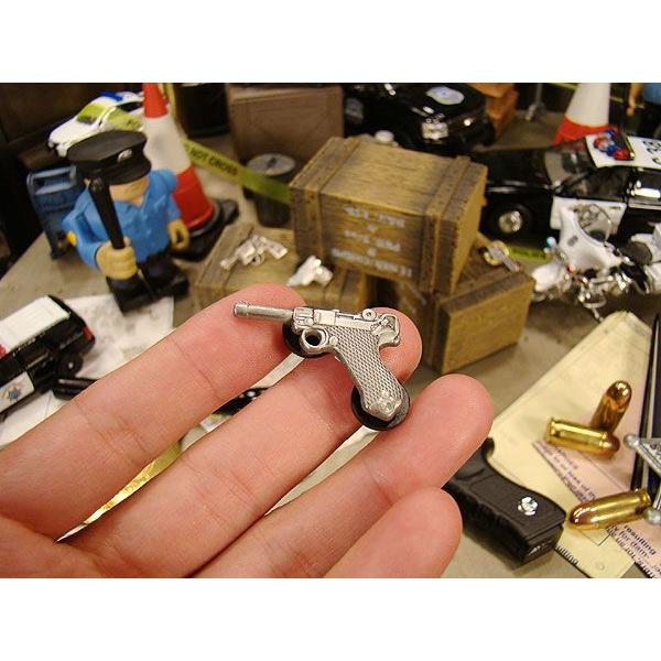 ガンマニアのための銃型ピンバッジ （ルガー） アメリカン雑貨