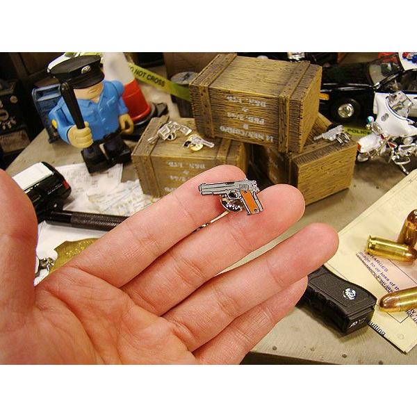 ガンマニアのための銃型ピンバッジ （45コルトピストル） アメリカン