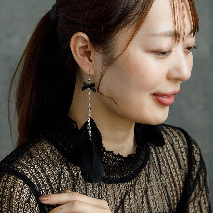ピアス 羽根 フェザー 羽飾り（黒×リボン）レディース メンズ ビジュー