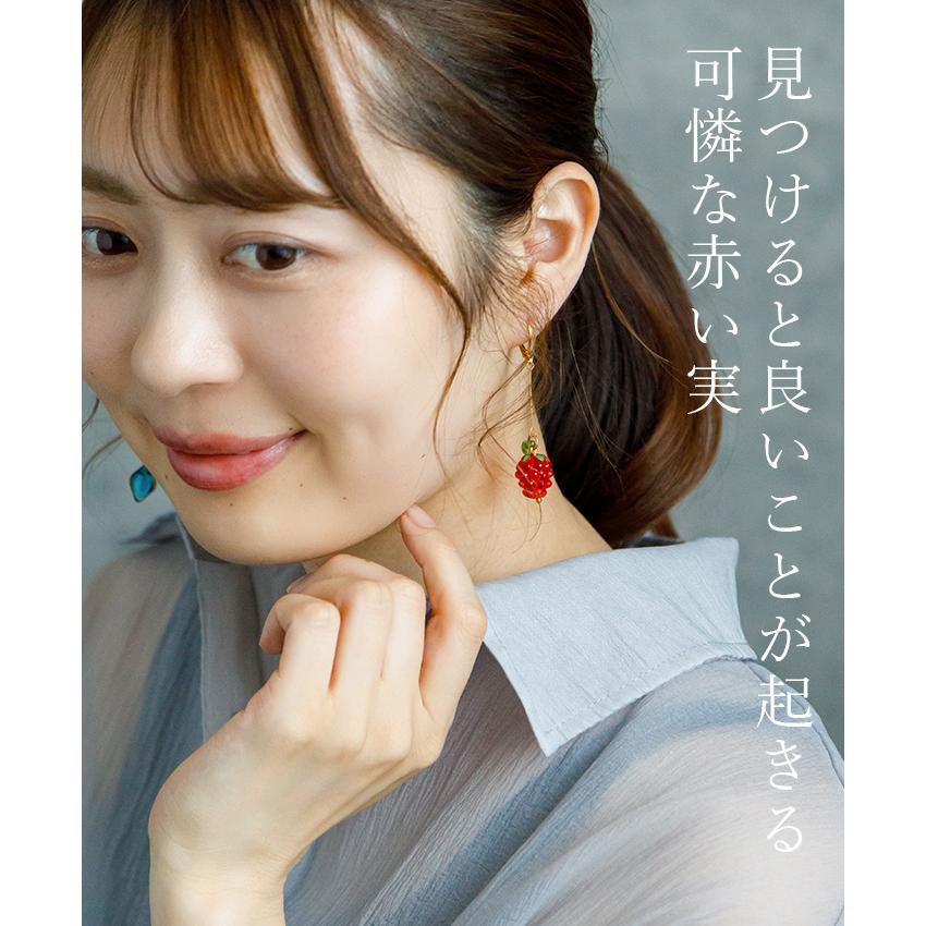 ♡ハンドメイド デザイン ピアス アクセサリー 小粒 野いちご ピンク可憐大人 ゆらゆら揺れるかわいいワイルドストロベリー 野いちご フックピアス