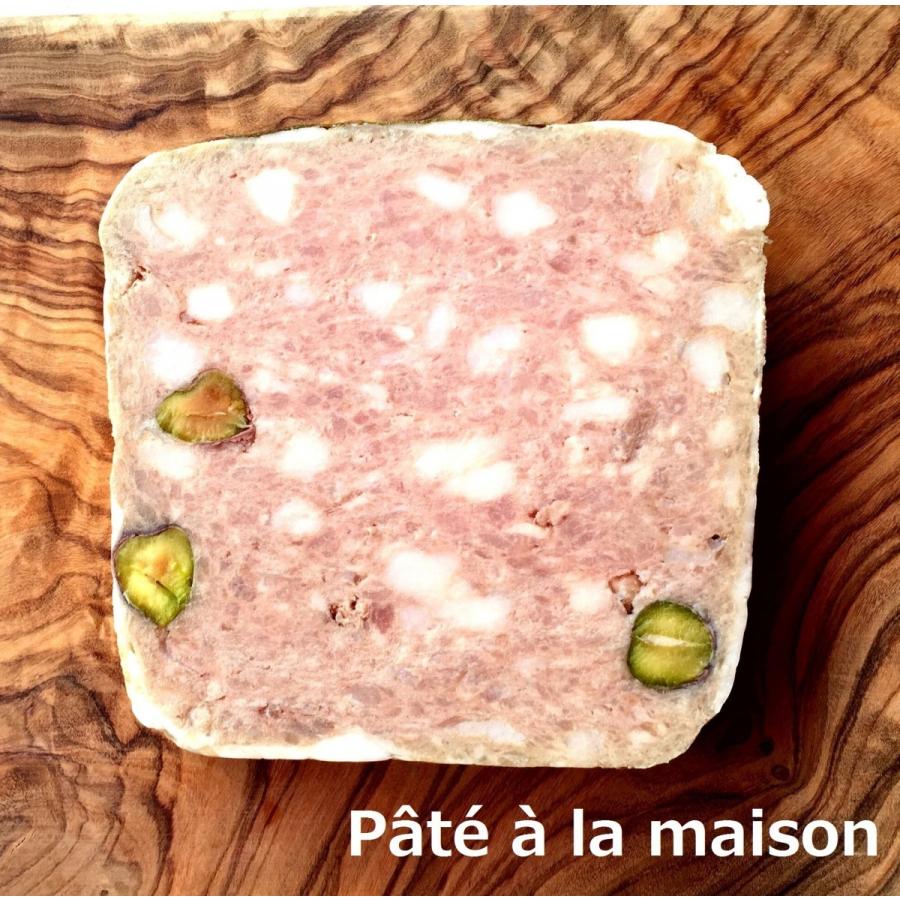 テリーヌ9種と鴨肉のロースト、馬肉赤ワイン煮込みのセット |  | 02