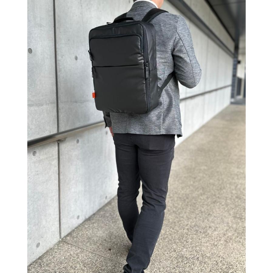 MAGNUM マグナム PVCコート リュック 42585 ディバッグ 38×23×13(15)cm B4収納 約14〜16リットル 幅が広がる 重量約630g 通勤 出張 Dバッグ かばん ブラック | MAGNUM（バッグ） | 01