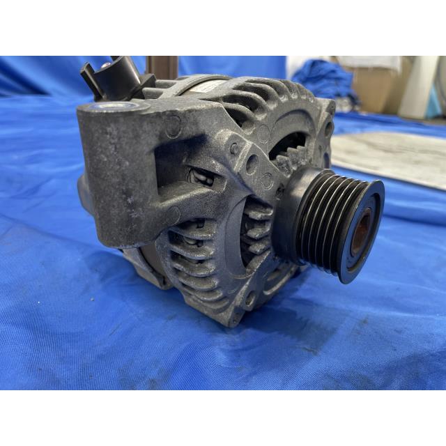 ボルボ 30シリーズ CBA-MB4204S オルタネーター C30 2.0 右H 479 