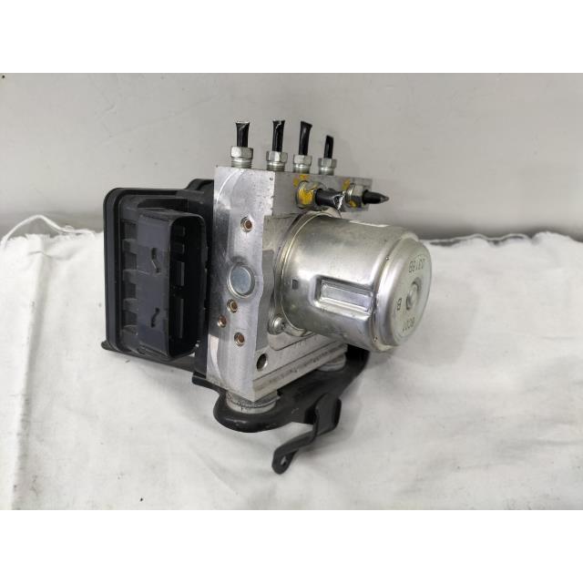 フィット DAA-GP5 ABSアクチュエーター HV Sパッケ-ジ NH823M 57110