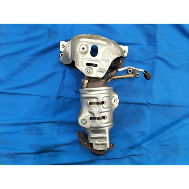 ＊専用＊ ヴィッツ DBA-NSP130 エキゾーストマニホールド F 040 25051-47050
