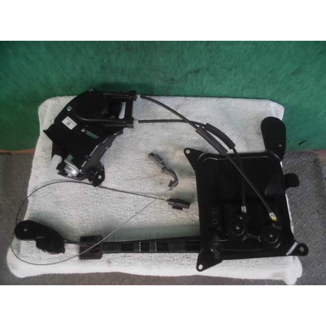 ヴォクシー DBA-ZRR70W 右パワースライドドアモーター 9AF 021486