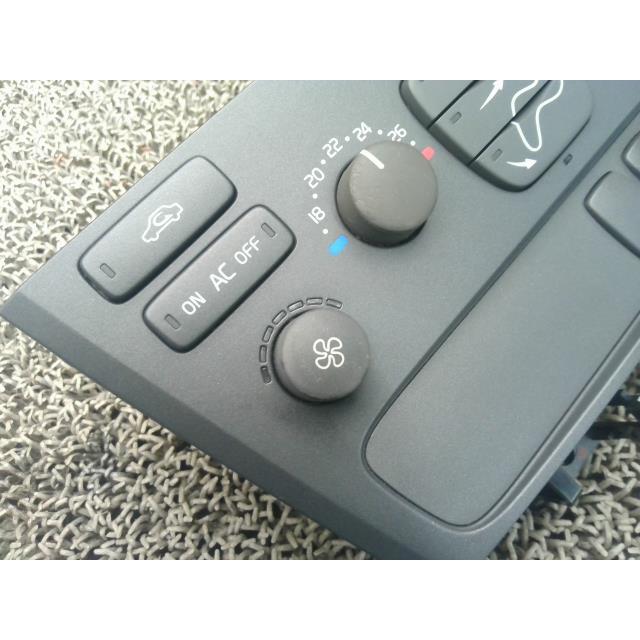 2408201 4989・ボルボ 70 SB5244W V70 B5244 【エアコンスイッチ