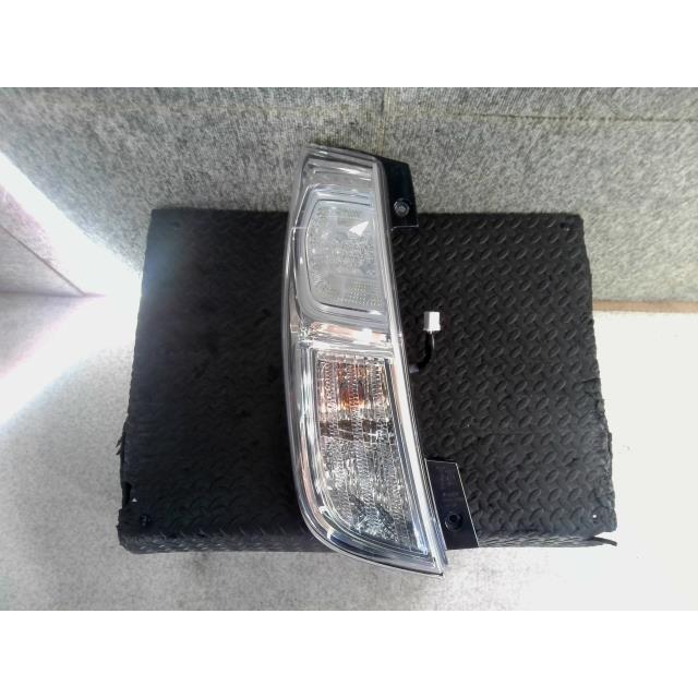 デイズルークス B21A 左テールランプ 26555-6A02H、LED(点灯確認済
