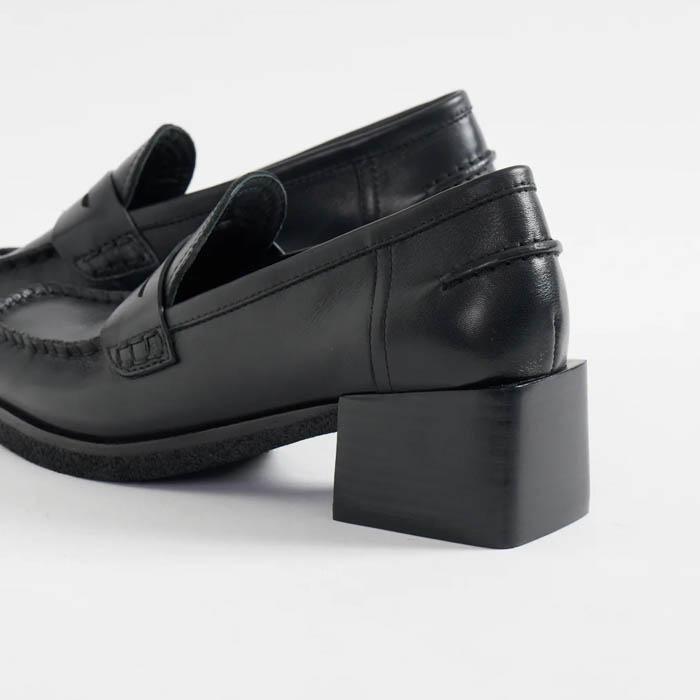 yuko imanishi +（ユウコイマニシプラス） ローファー ユウコイマニシ