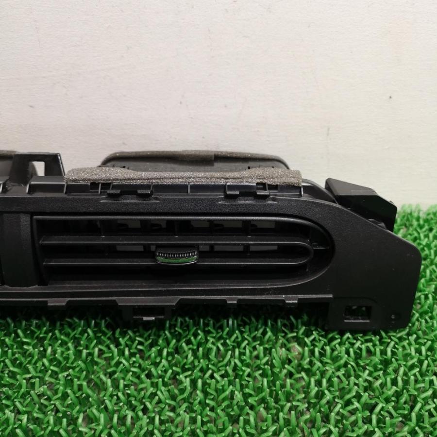 NHP10 中期【センター エアコン吹き出し口】H27 トヨタ アクア G (7.6