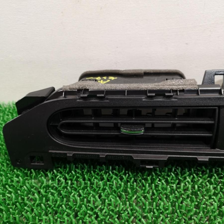 NHP10 中期【センター エアコン吹き出し口】H27 トヨタ アクア G (7.6