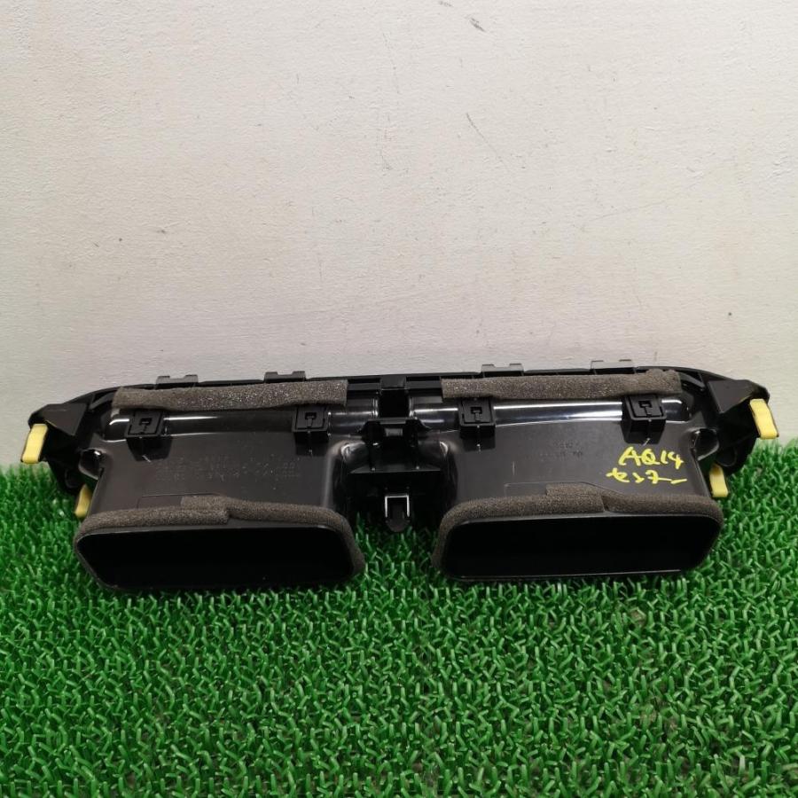 NHP10 中期【センター エアコン吹き出し口】H27 トヨタ アクア G (7.6
