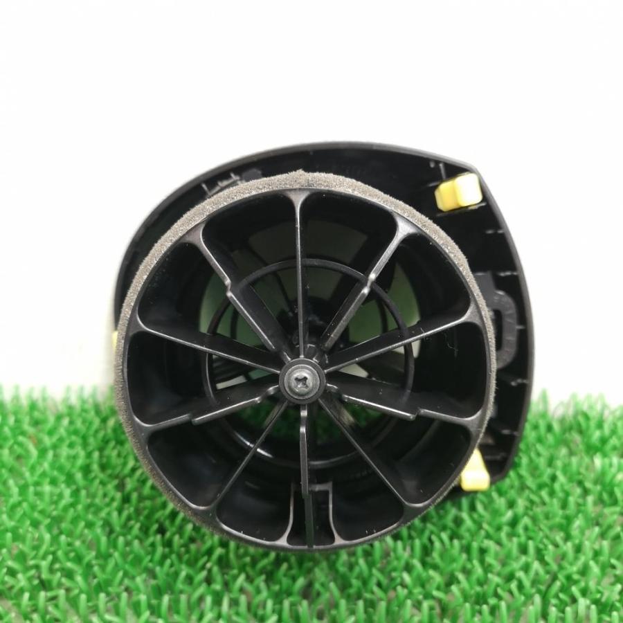 NHP10 中期【エアコン吹き出し口 右】H27 トヨタ アクア G (7.6万km
