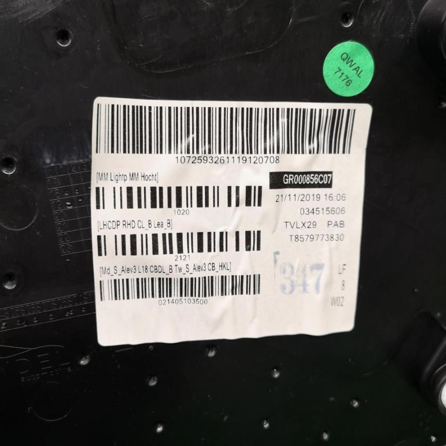 ▽DB42【フロントドア 内張り 左/助手席】R2 トヨタ スープラ RZ (超低