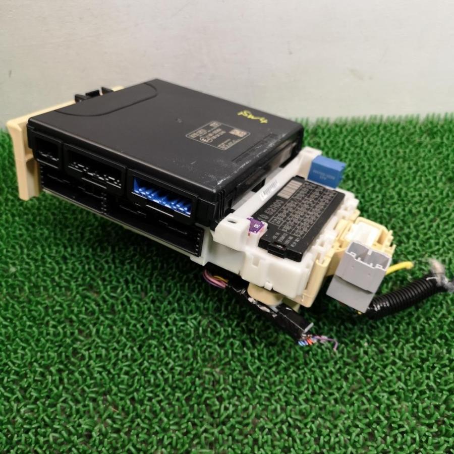 ZC83S【室内 ヒューズボックス】H31 スズキ スイフト XGリミテッド