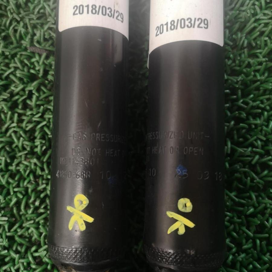 ZC33S【リア ショックアブソーバー 左右セット】H30 スズキ スイフト