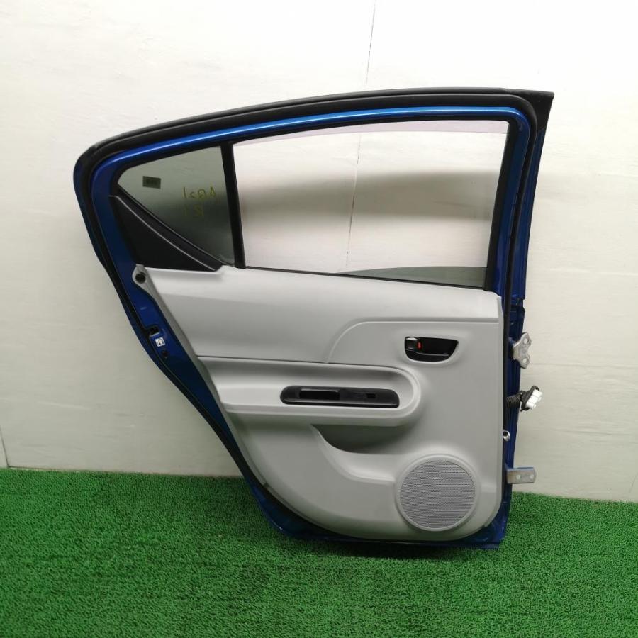 NHP10【リアドア 左】H24 トヨタ アクア S (9.9万km) 内張り・ガラス