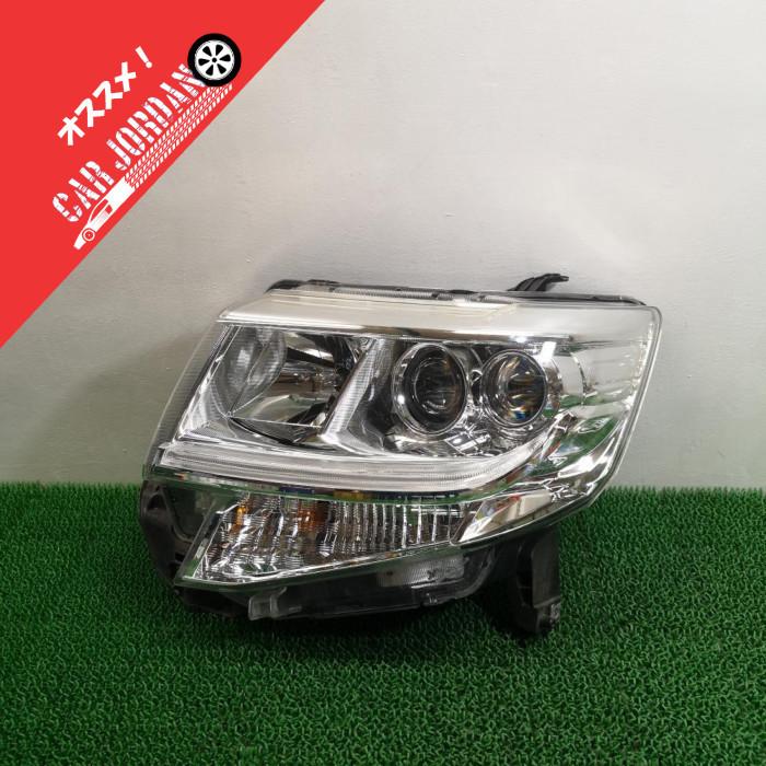 桜の花びら(厚みあり) LA600S【左 ヘッド ライト/ランプ】H26 ダイハツ