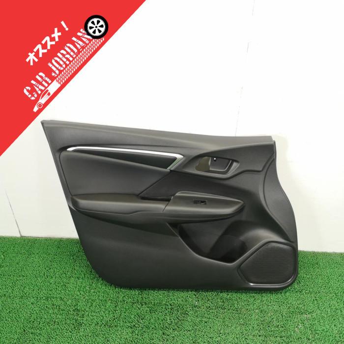 34789☆部品取☆フィットハイブリッド　GP5☆部品取り／パーツ取り車 GP5【フロントドア 内張り 左/助手席】H27 ホンダ フィット
