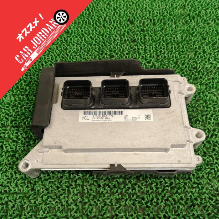 ステップワゴンスパーダ DBA-RK5 プレミアムブラキッシュパール PB81P