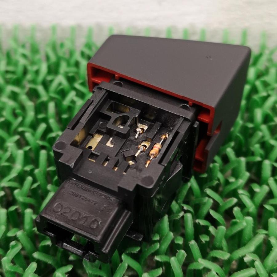 ZE1【ハザードスイッチ】25290-5SA0A H30 日産 リーフ X (3.5万km