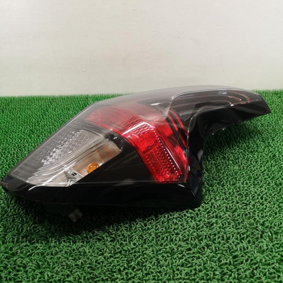 ▽B35W【右テールランプ/ライト】MQ714739 26550-7ME0A R2 三菱 eK