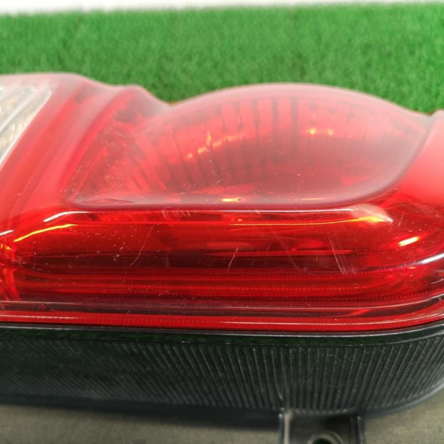 VW2E26 前期【テールランプ/ライト 左】26555-5YE5A R1 日産 NV350