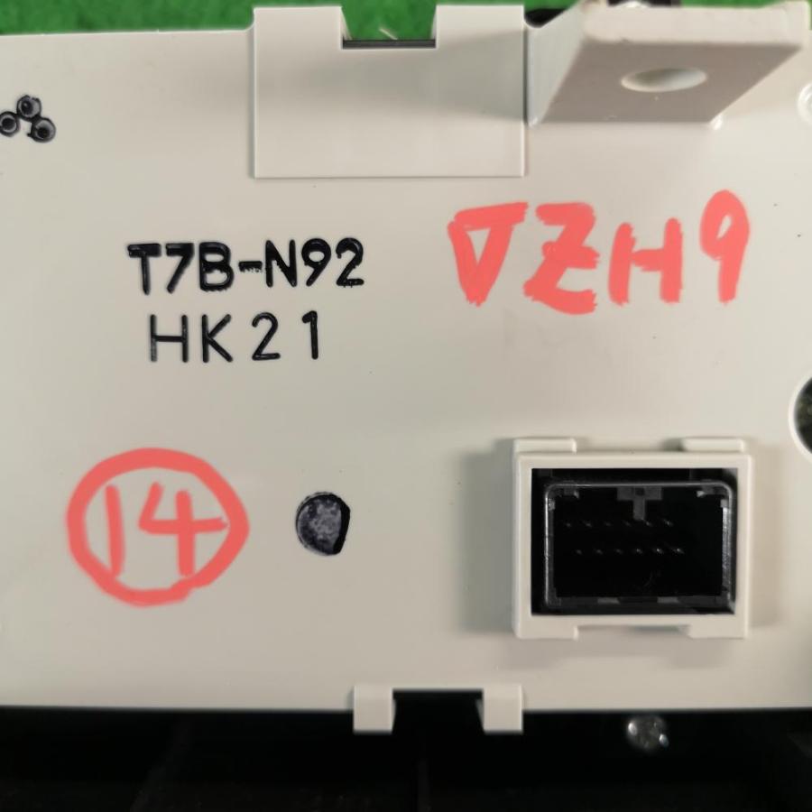RU3【エアコンスイッチパネル】79602-T7B-N92 H30 ホンダ ヴェゼル
