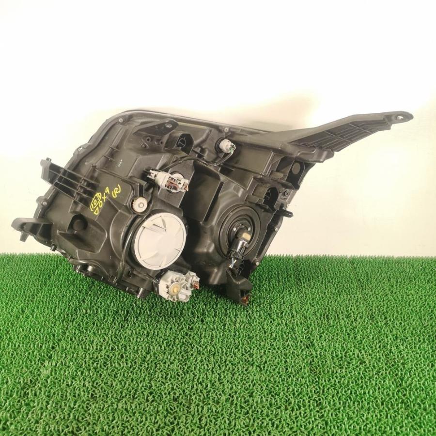 ZRR70G【ヘッドライト/ランプ 右】81145-28B81 HID H20 トヨタ