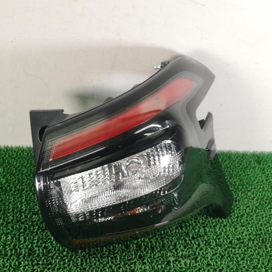トヨタ シエンタ テールランプ 170系 右 R 美品 NHP170 【テールランプ/ライト 右(R)】 81551-52C90 H29 トヨタ