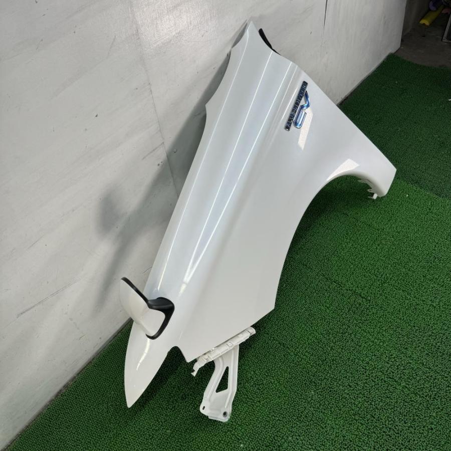 GG2W【フロントフェンダー左(L)】5220G977 H25 三菱 アウトランダー