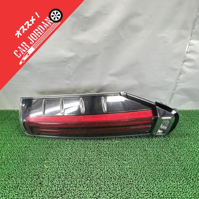 エスクァイア ハイブリッド ZWR80【テールランプ/ライト右(R)】81551