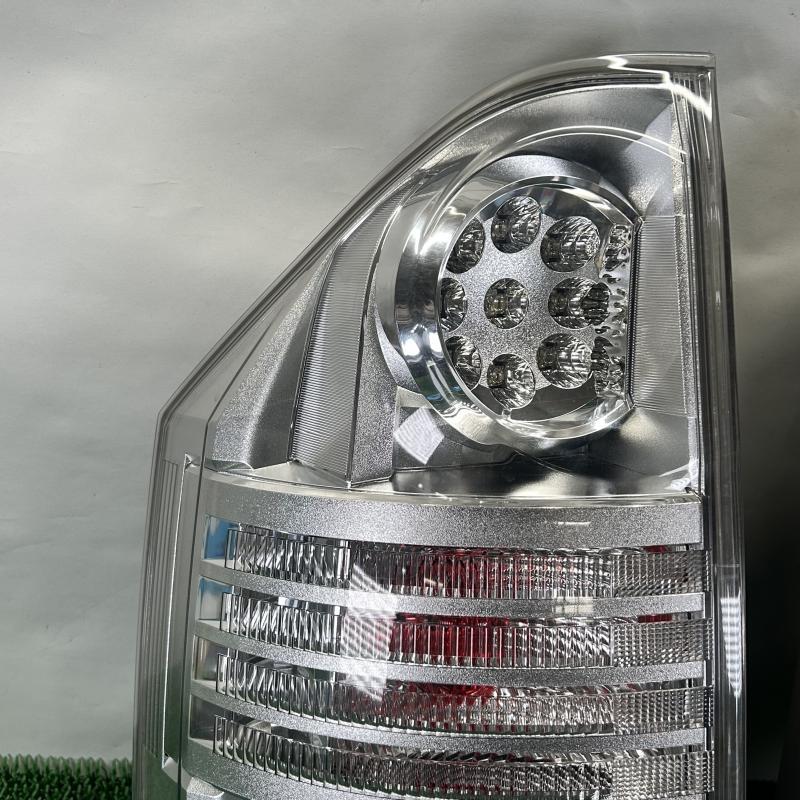 ヴォクシー ZRR70W【テールランプ/ライト左右セット】81560-28540